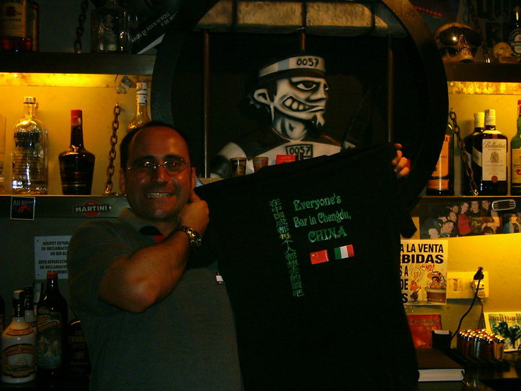 hay camisetos oiga.jpg